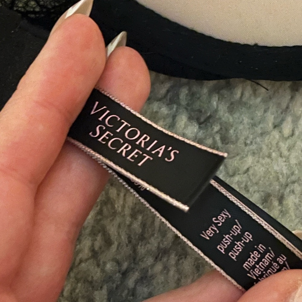 VS bombshell shine strap push-up bra - Picture 4 of 4